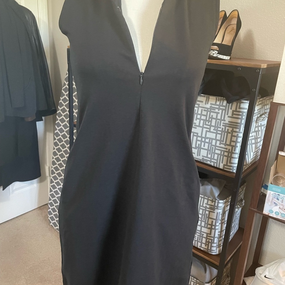 Eileen Fisher organic cotton blend, sleeveless A line. 1/4 zip side pockets.